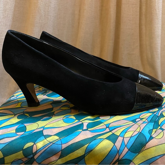 Beautiful Vintage Suede and Patent Leather Heels - Size 8, 3 inch heel - Picture 5 of 13
